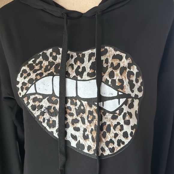 Leopard print lips hooded French terry hooded sweatshirt - Picture 9 of 10